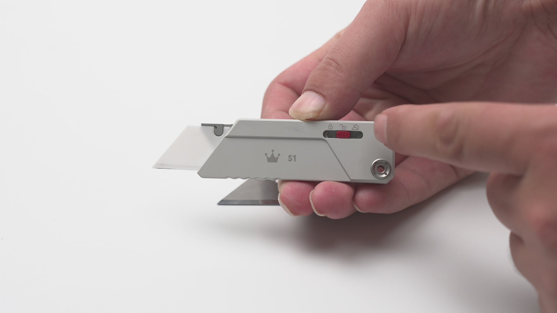 BQ S1 | A Minimalist Gravity-Slide Utility Knife
